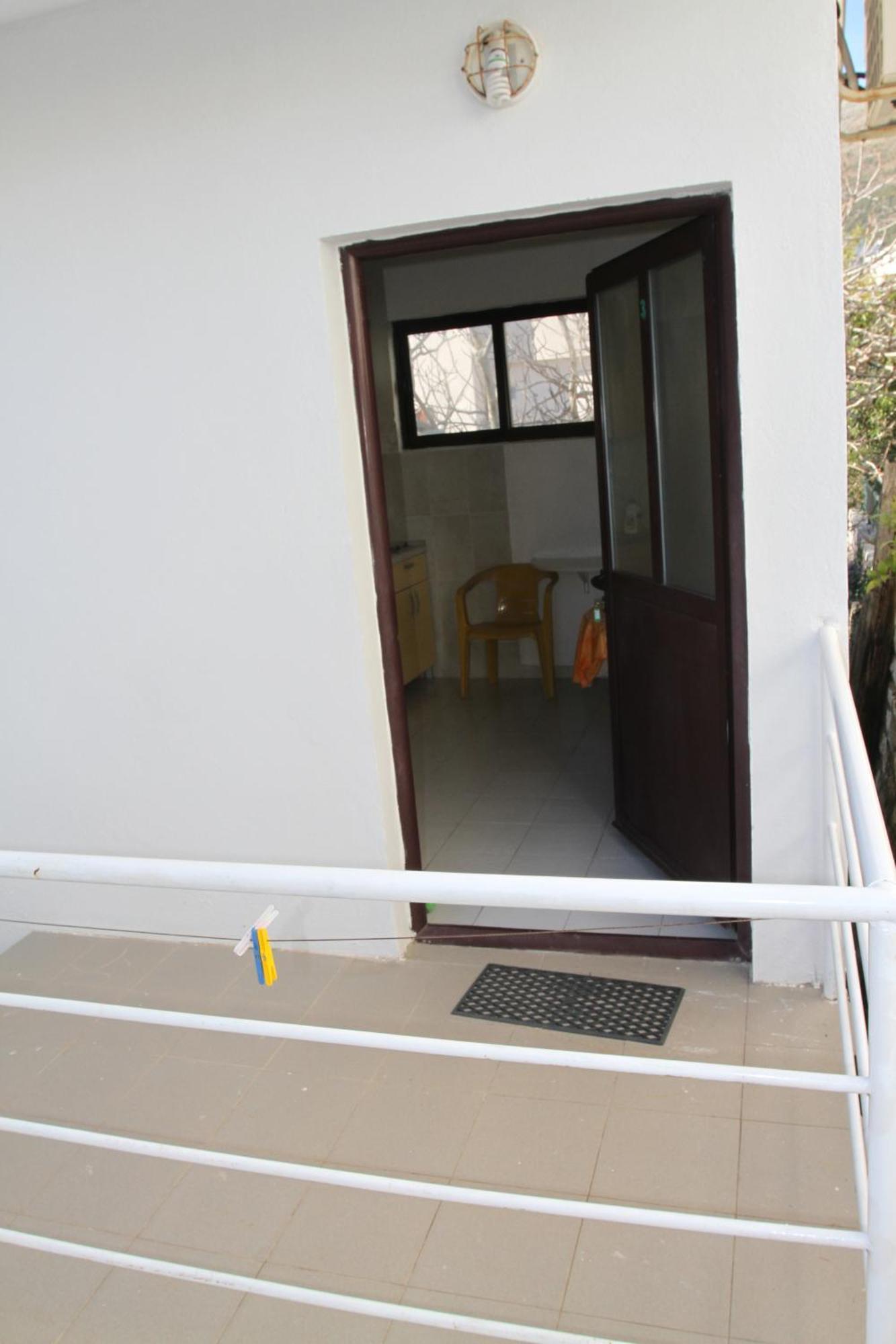 Apartments Popovic Petrovac Екстер'єр фото