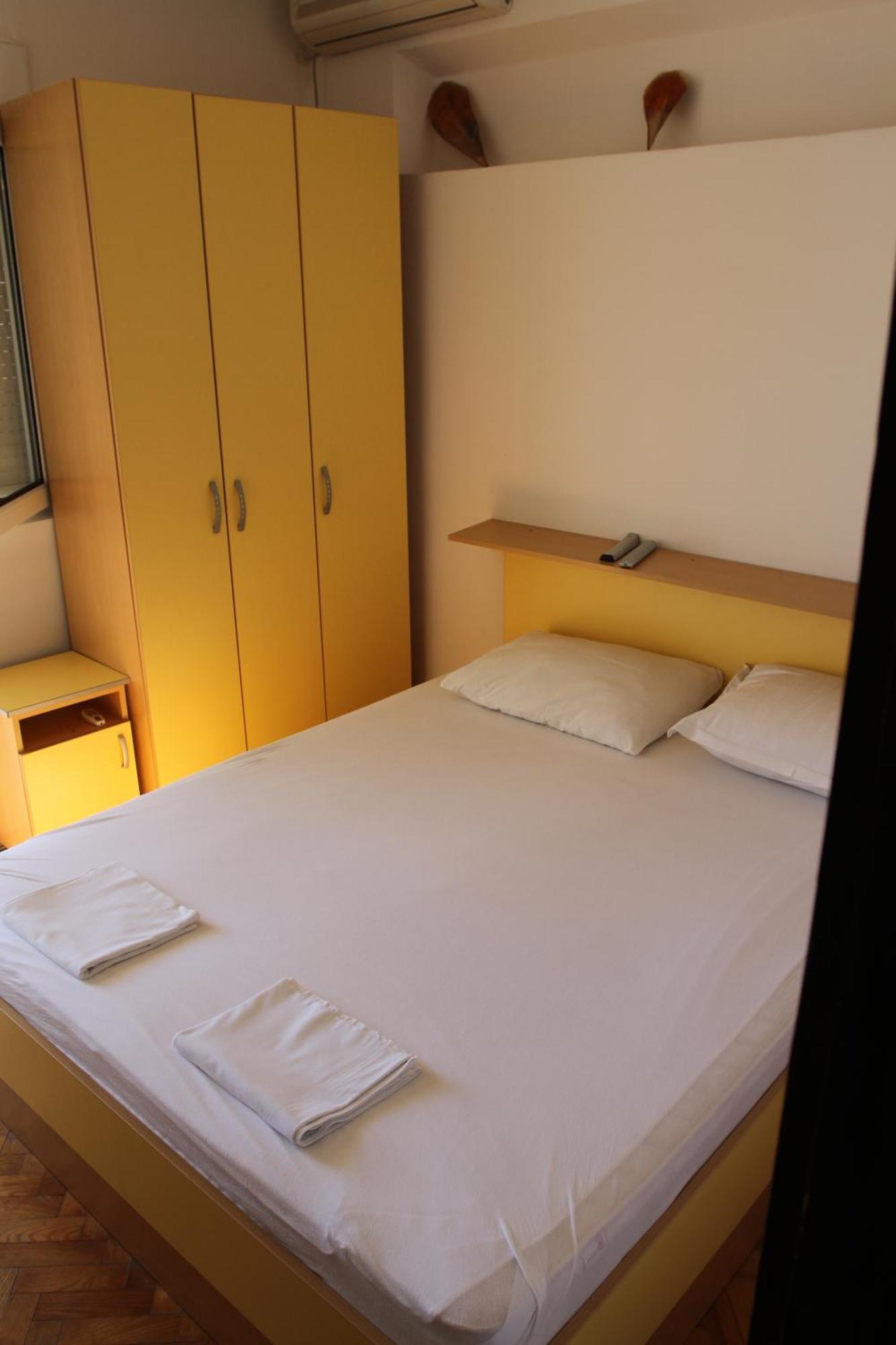 Apartments Popovic Petrovac Екстер'єр фото